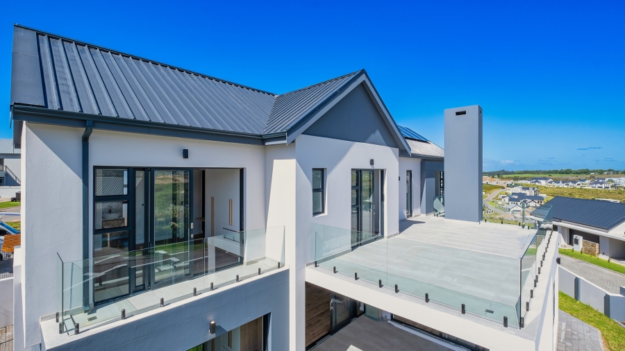 4 Bedroom Property for Sale in Kingswood Golf Estate Western Cape